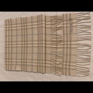 Burberry Cashmere Scarf in Cream